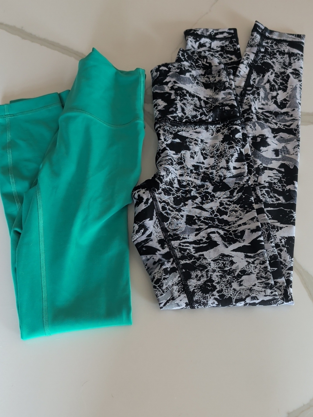 lululemon-lot of 2 Green Leggings + Black and White Lace Marble-Print  Leggings